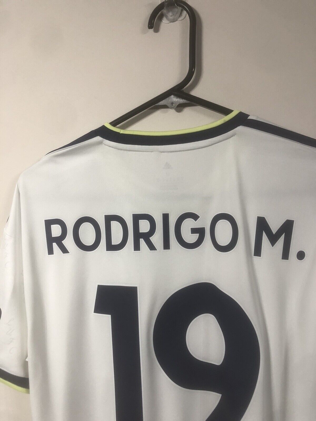 Rodrigo M. 19 Leeds United 2022 23 Medium Home Shirt Excellent Condition Hc1062