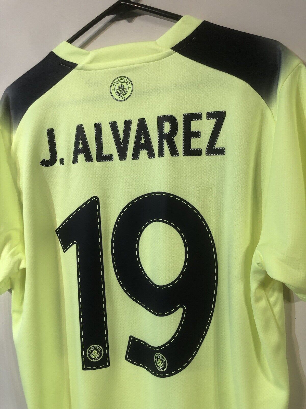 J. Alvarez #19 Manchester City 2022/23 Treble Large 3rd Football Shirt Puma BNWT