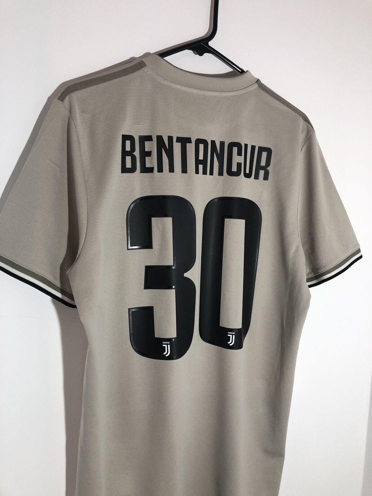 Bentancur 30 Juventus 2018 19 Away Large Shirt Good Condition Cf3488