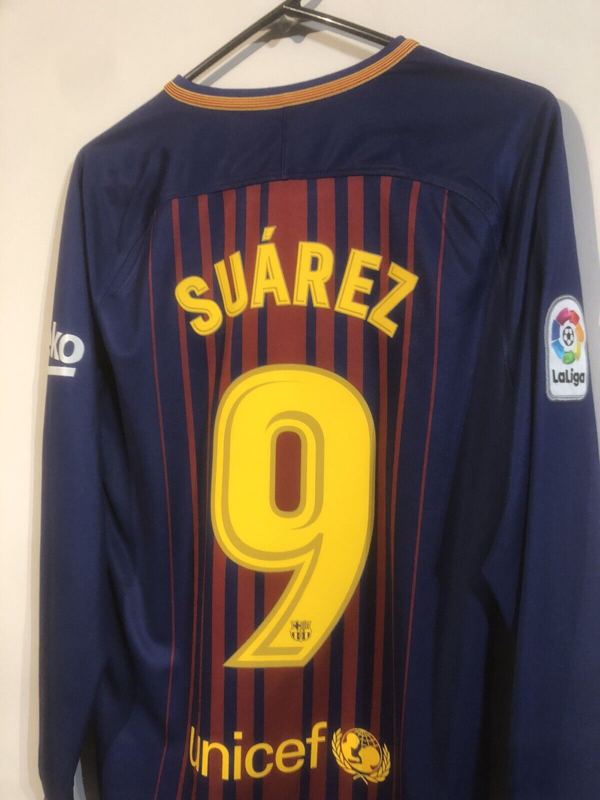 Suarez #9 Barcelona 2017/18 Small Home Long Sleeved Shirt Nike Very Good Conditi