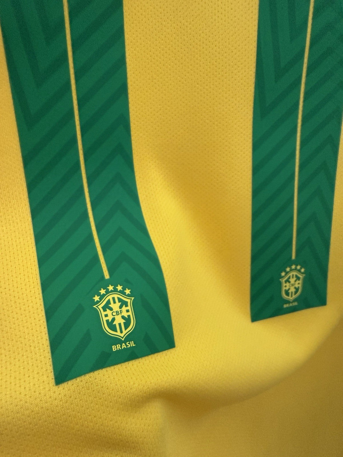 Brazil Coutinho #11 2018 Small Home Shirt Excellent Condition 724597-703