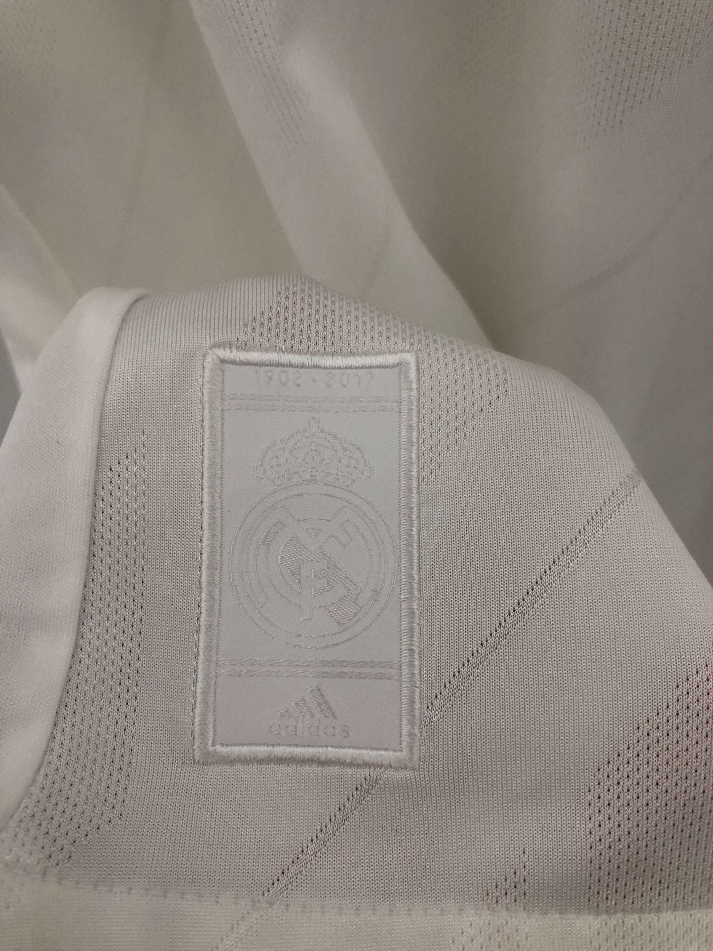 Ronaldo #7 Real Madrid 2017/18 Medium Home Shirt Excellent Condition AZ8059