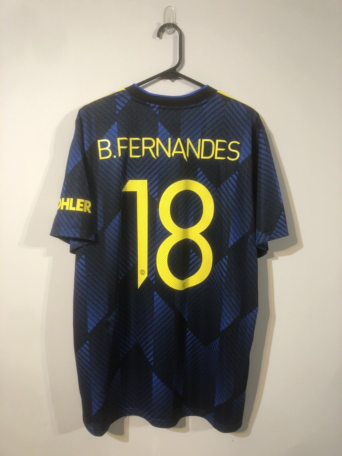 B. Fernandes #18 Manchester United X-Large 2021/22 3rd Shirt BNWT