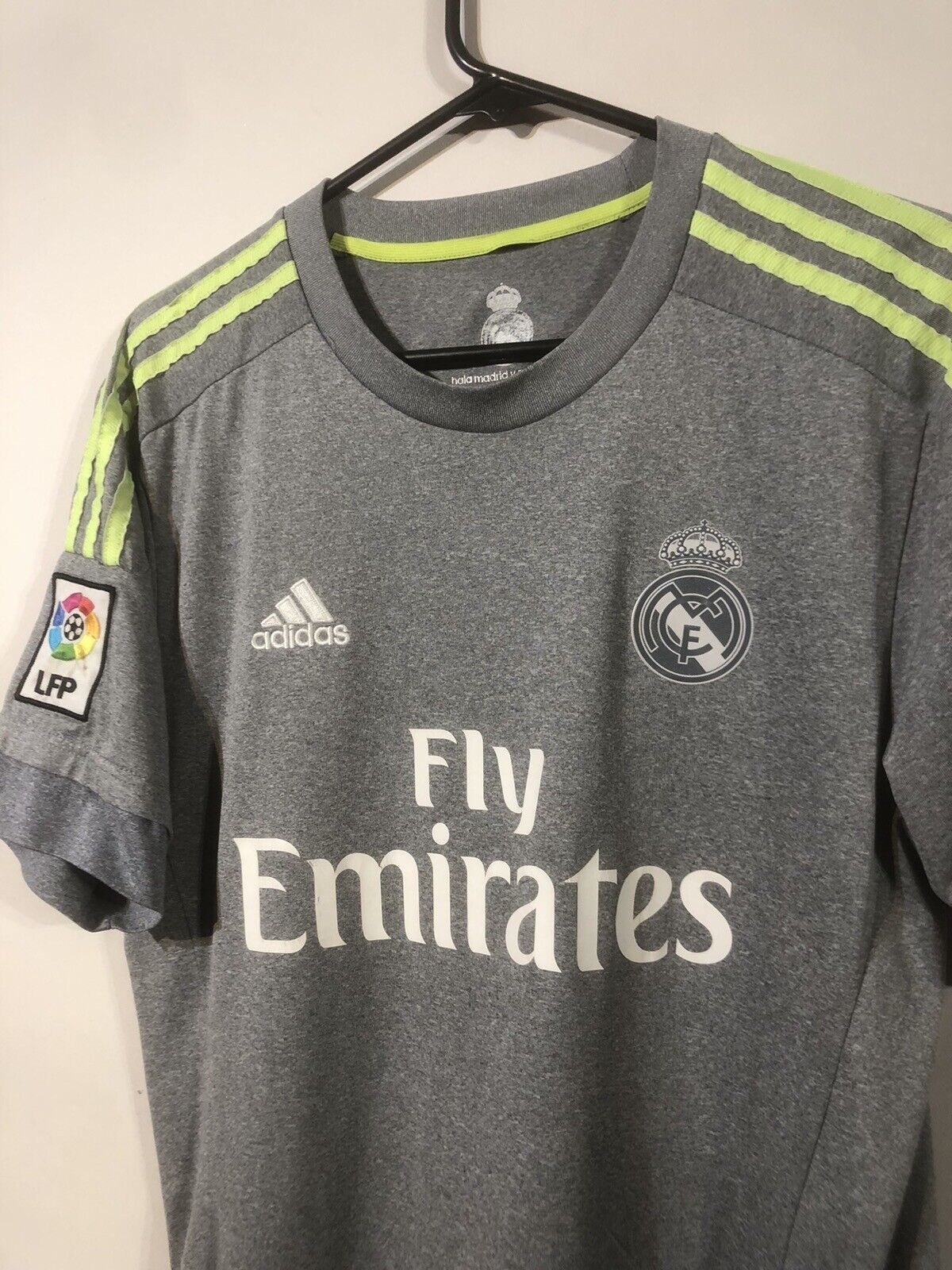 Benezma #9 Real Madrid 2015/16 Medium Away Football Shirt Good Condition