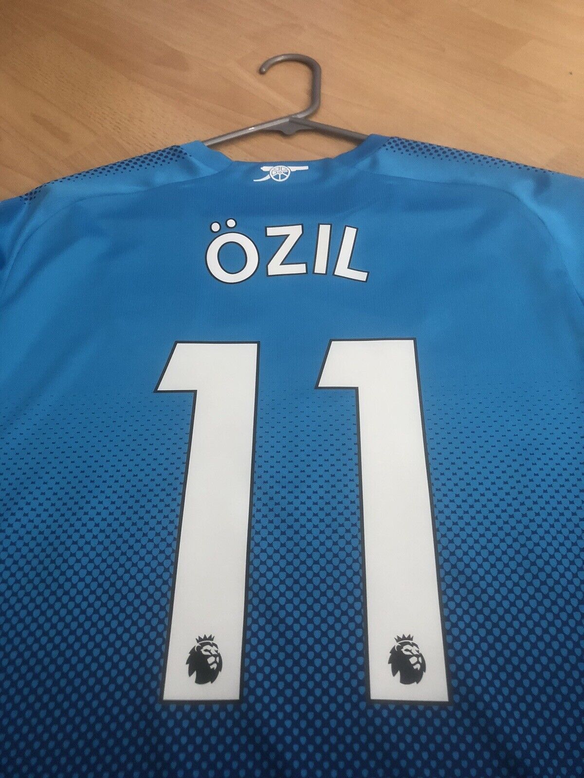 Ozil #11 Arsenal 2017/18 Medium Away Shirt Puma Excellent Condition 751512