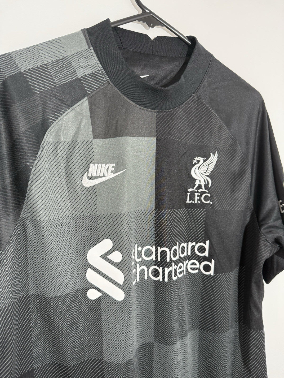 Liverpool A. Becker #1 2021/22 Medium 3rd GK Excellent Condition DB2559-011