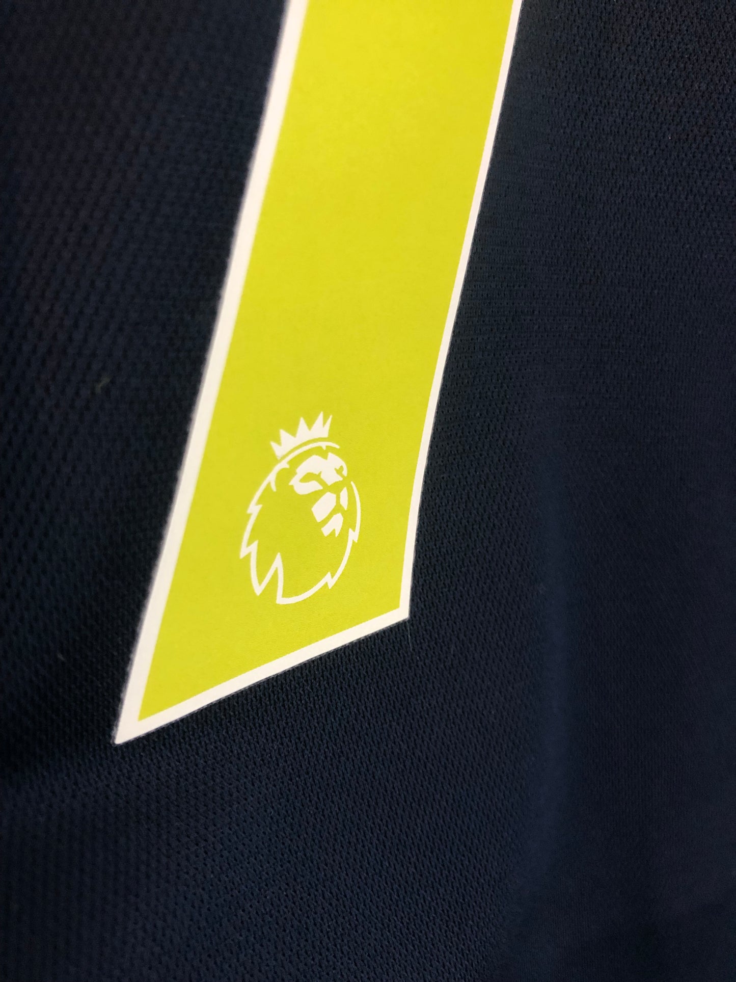 Saka #77 Arsenal 2019/20 Small 3rd Football Shirt Excellent Condition FJ9322