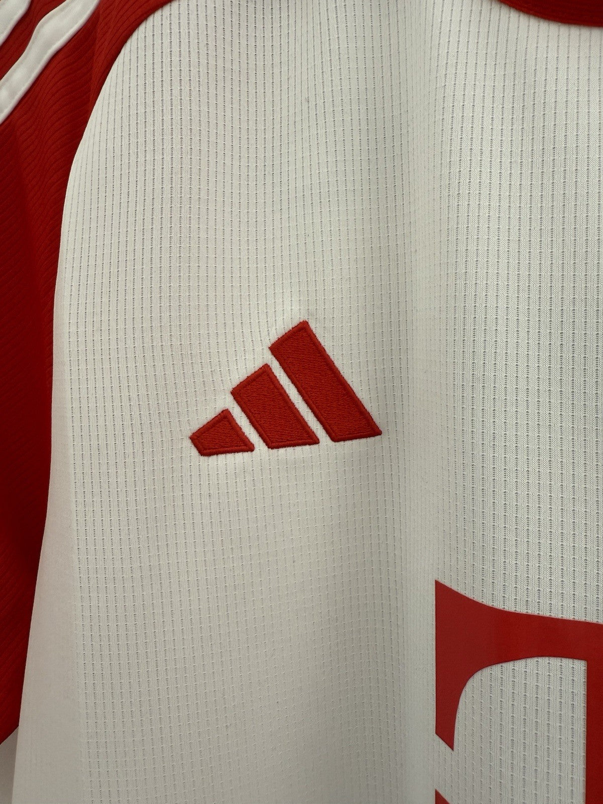 Bayern Munich MinJae #3 2023/24 Large Home Shirt Excellent Condition IJ7442