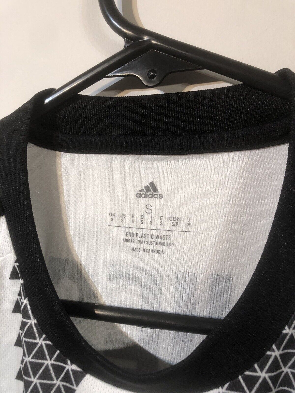 Chiesa #7 Juventus 2022/23 Small Home Football Shirt Adidas Excellent Condition