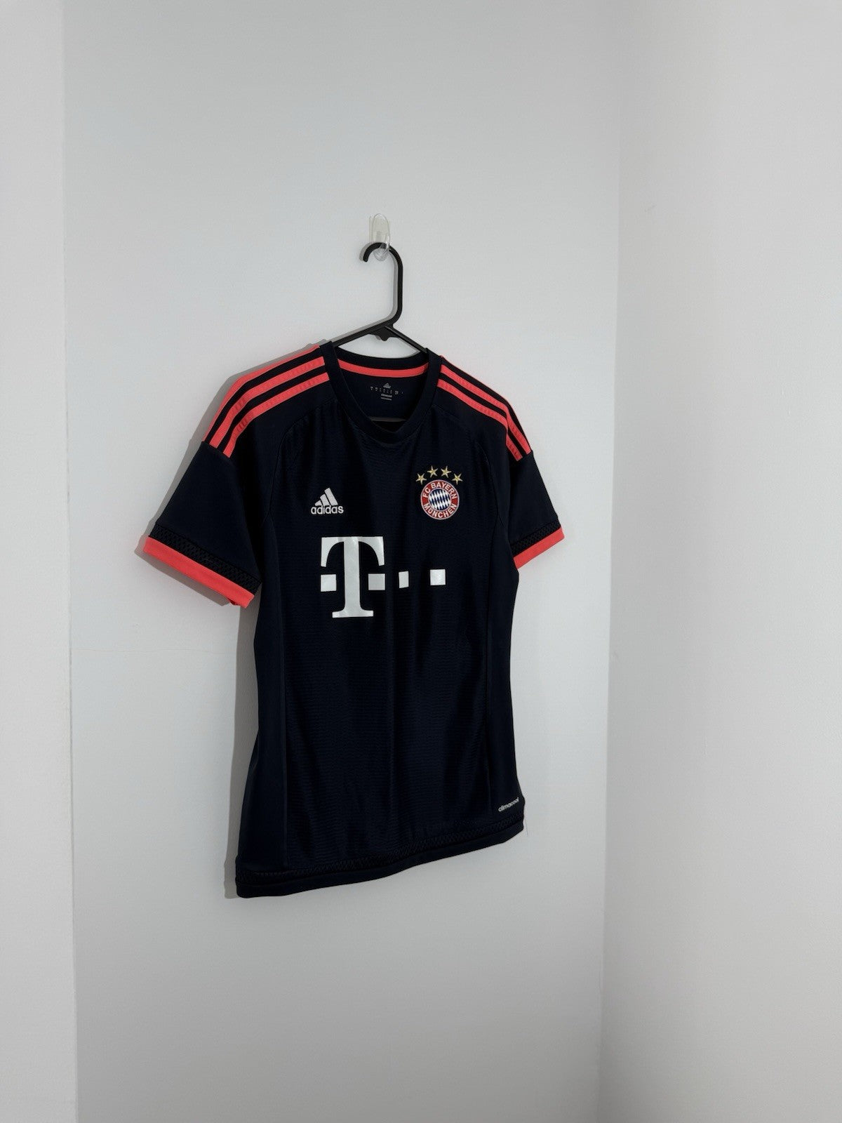 Bayern Munich 2015/16 Small 3rd Shirt Excellent Condition AA5222