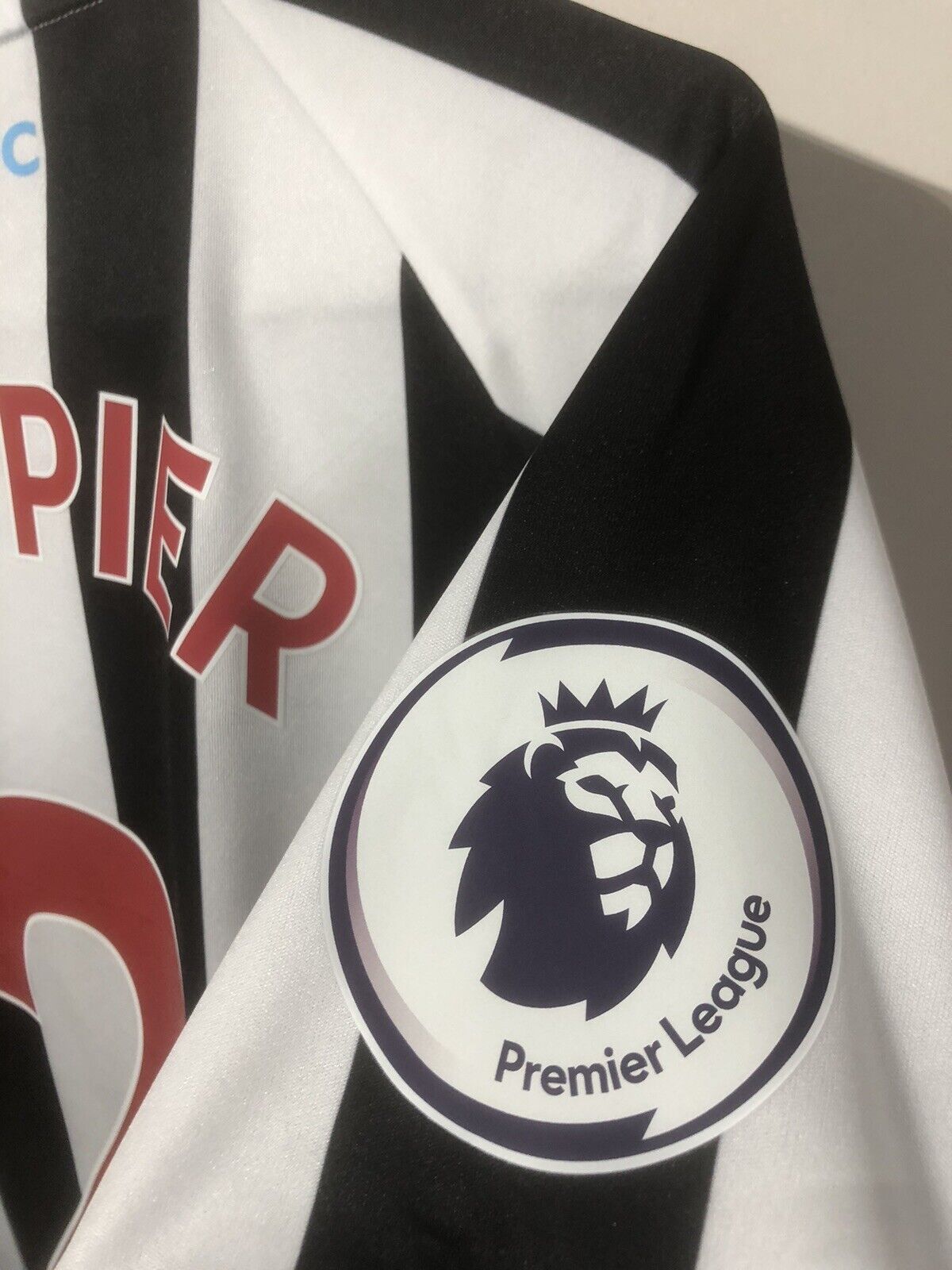 Trippier #2 Newcastle United Home Large 2022/23 Football Shirt BNWT