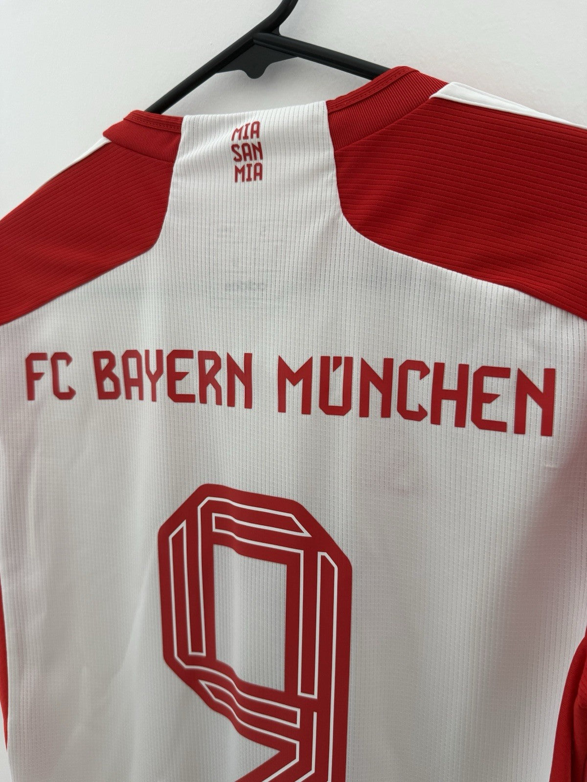 Bayern Munich Kane #9 2023/24 Small Home Shirt Excellent Condition IJ7442