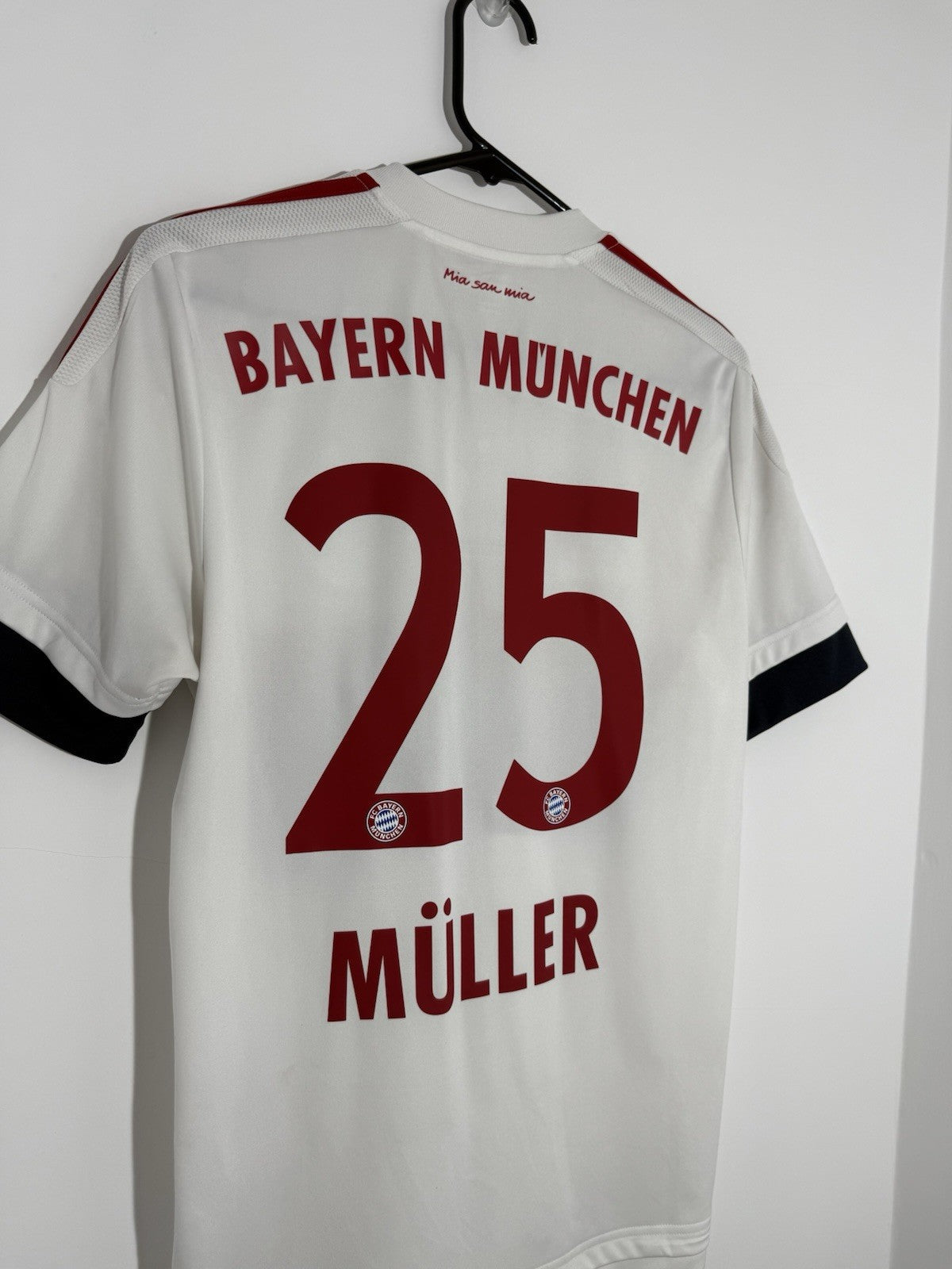 Bayern Munich Muller #25 2015/16 Small Away Shirt Excellent Condition AH4790