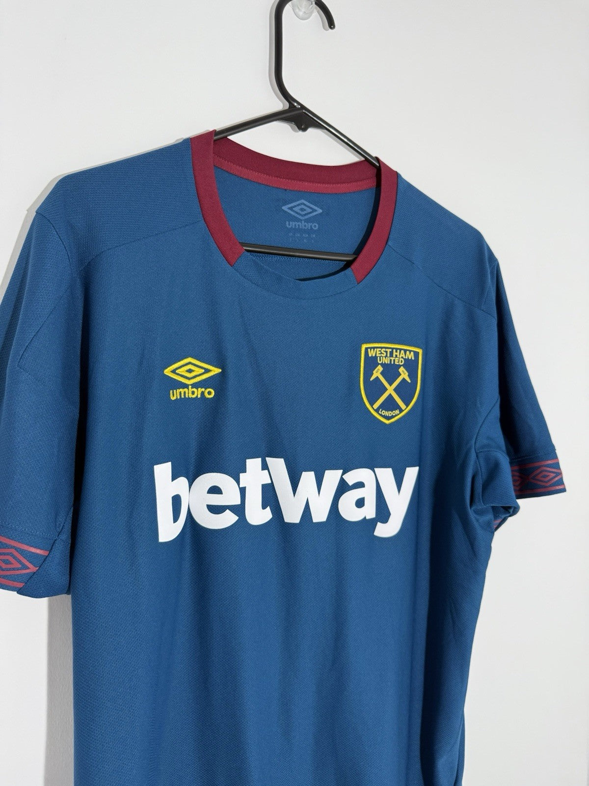 West Ham United Noble #16 2018/19 Large Away Shirt Umbro Excellent Condition