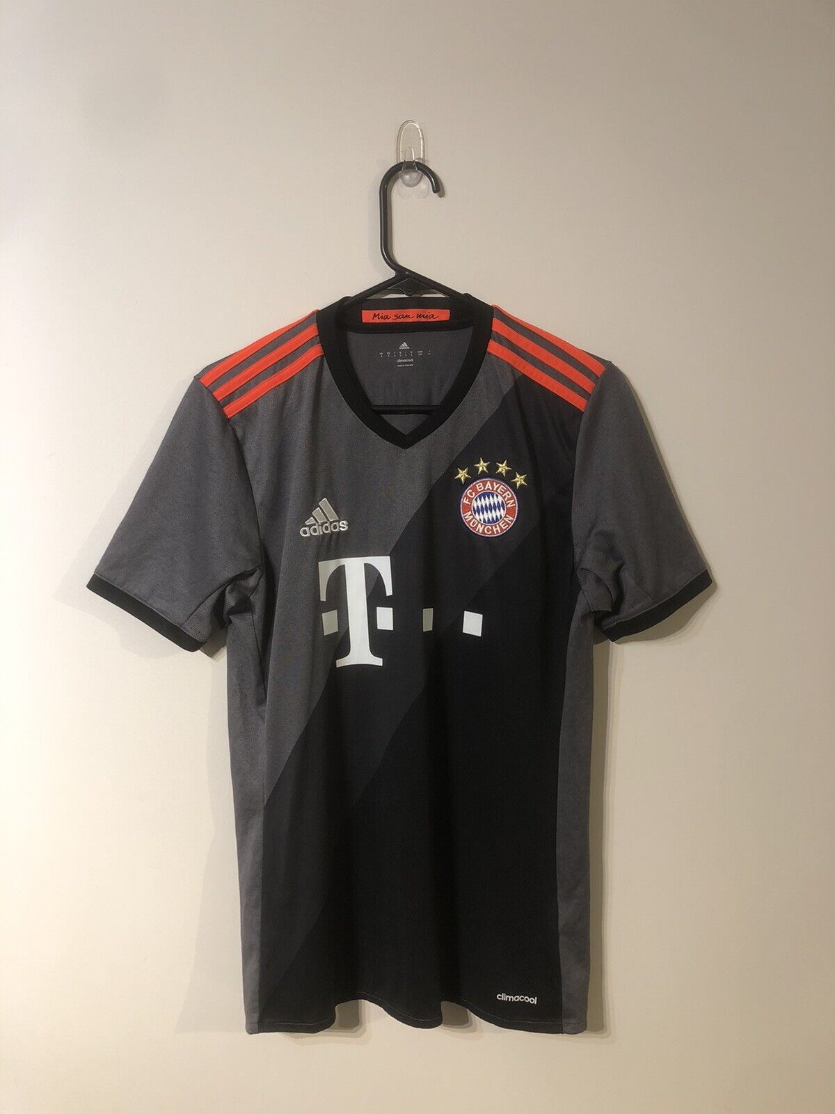 Lewandowski #9 Bayern Munich 2016/17 Small Away Football Shirt V Good Condition