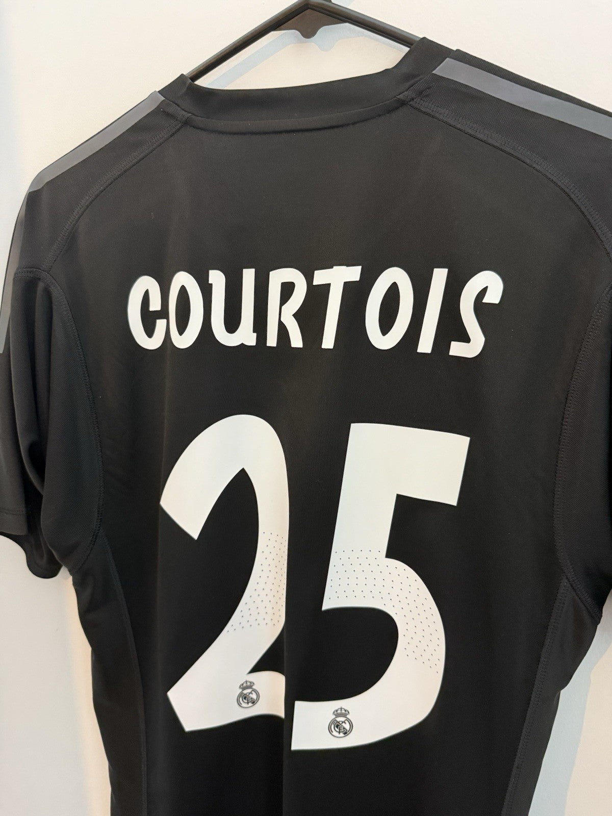 Real Madrid Courtois #25 2018/19 Medium Home GK Shirt Excellent Condition CG0564