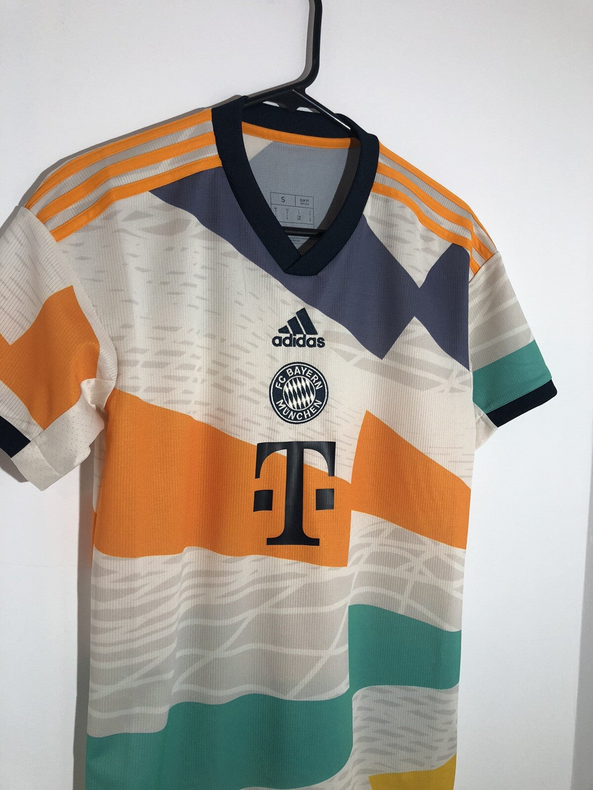 Bayern Munich 2022/23 Small Olympiastadion 4th Excellent Condition HU1286