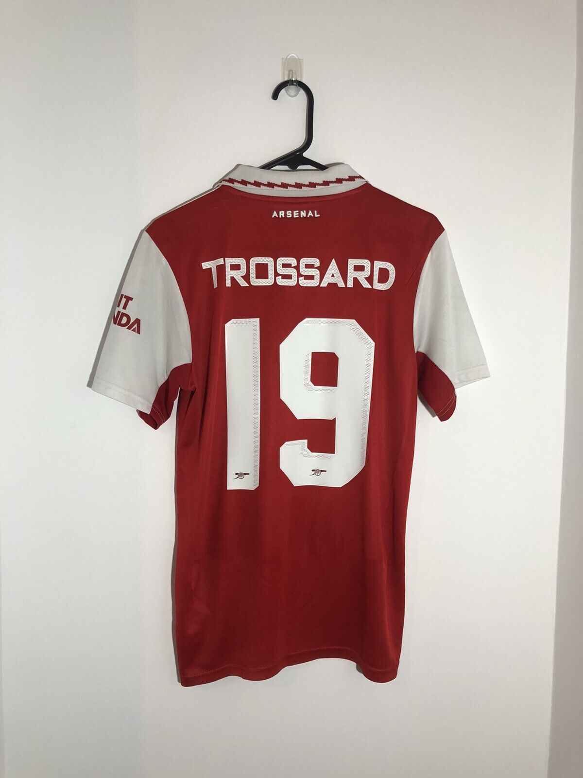 Trossard #19 Arsenal 2022/23 Small Home Shirt Excellent Condition H35903