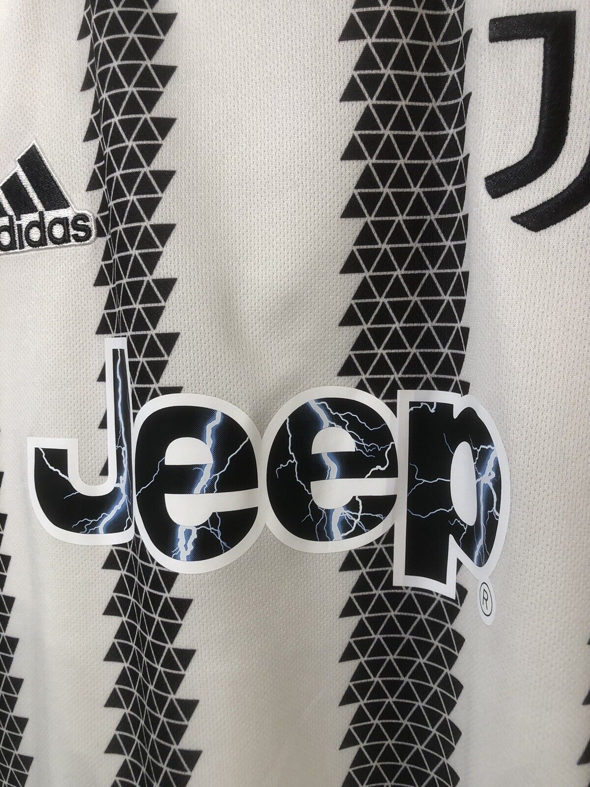 Chiesa #7 Juventus 2022/23 Small Home Football Shirt Adidas Excellent Condition