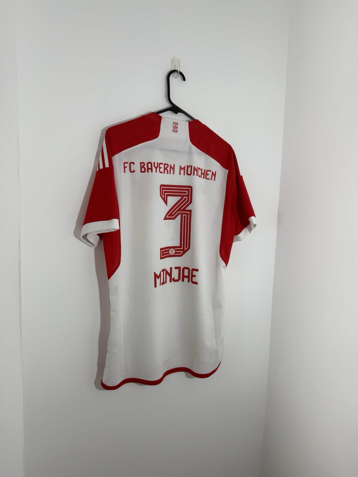 Bayern Munich MinJae #3 2023/24 Large Home Shirt Excellent Condition IJ7442