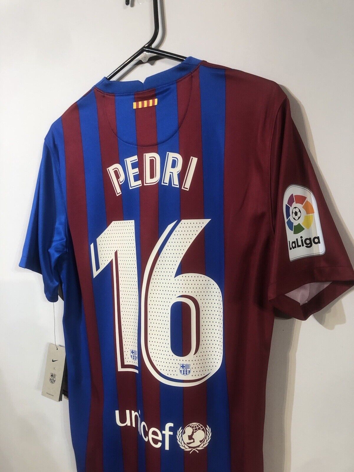 Pedri #16 Barcelona Medium 2021/22 Home Football Shirt Jersey Nike BNWT