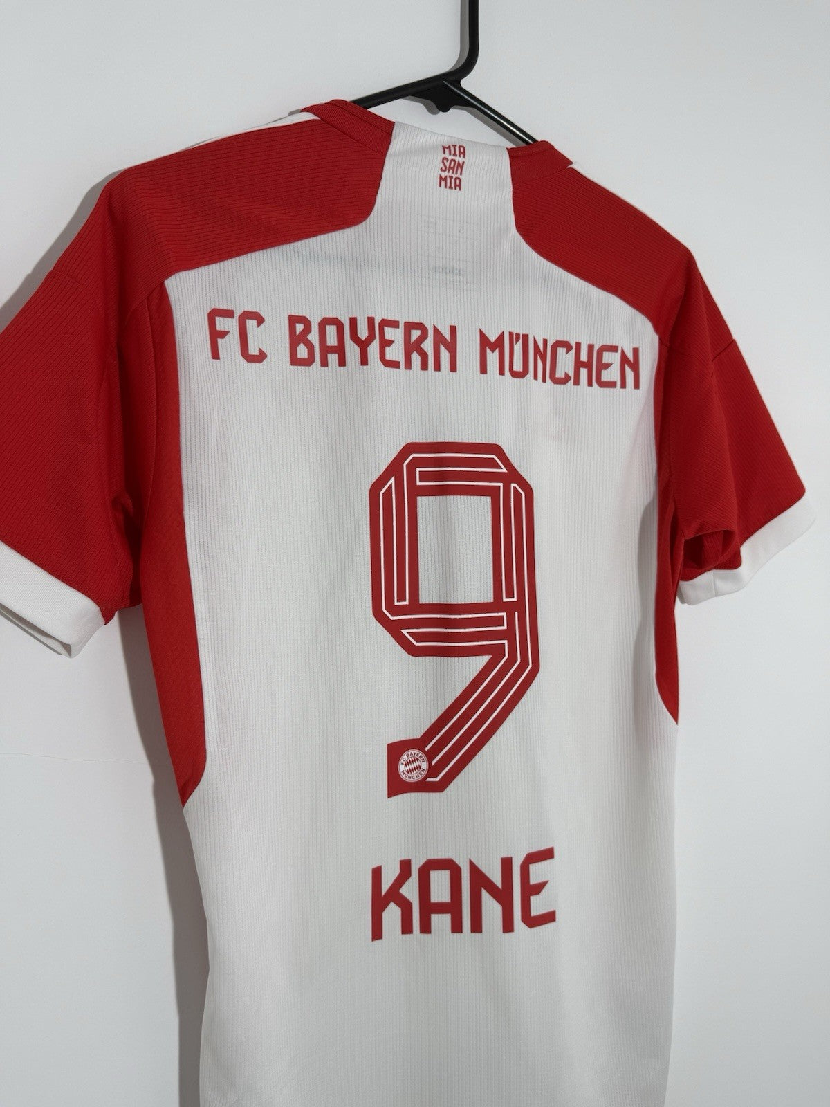 Bayern Munich Kane #9 2023/24 Small Home Shirt Excellent Condition IJ7442