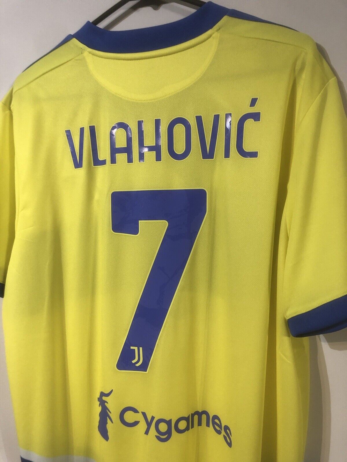 Vlahovic #7 Juventus 2021/22 X-Large 3rd Football Shirt Adidas BNWT