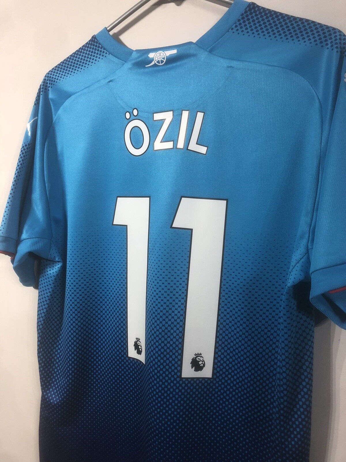 Ozil #11 Arsenal 2017/18 Medium Away Shirt Puma Excellent Condition 751512