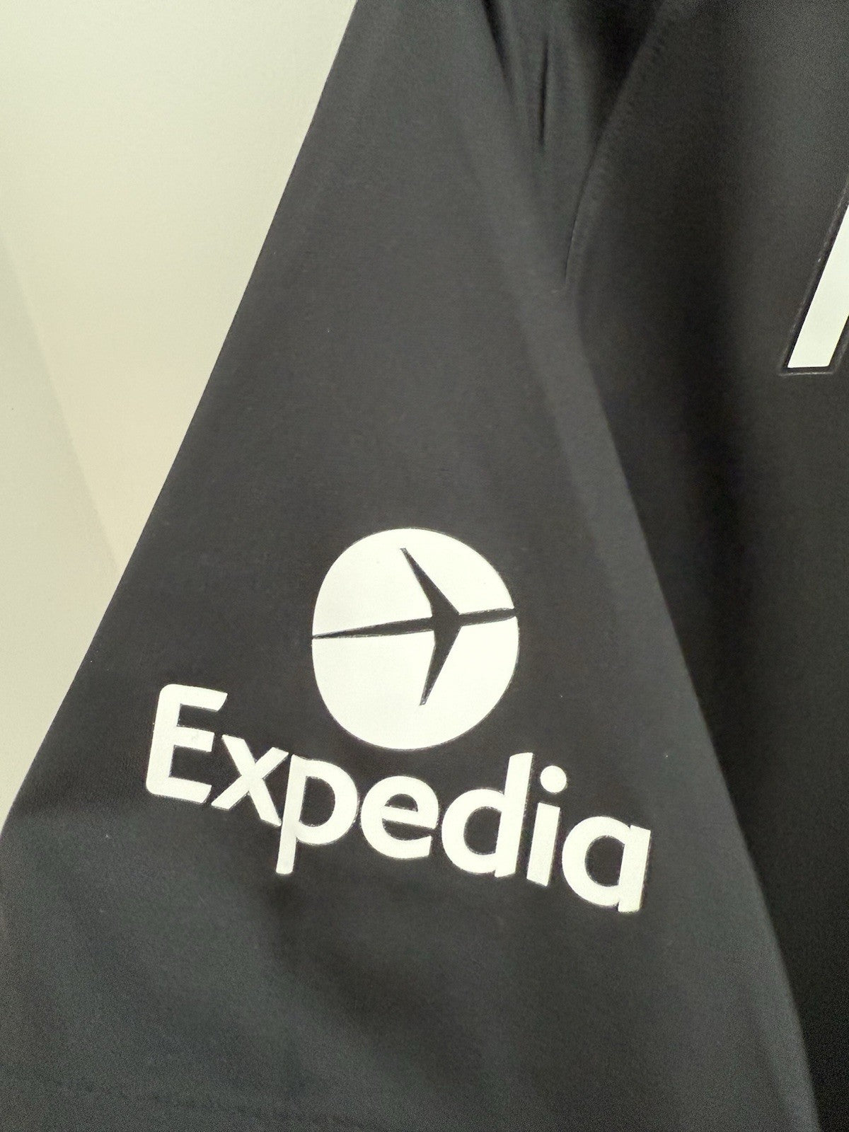 Liverpool A. Becker #1 2021/22 Medium 3rd GK Excellent Condition DB2559-011