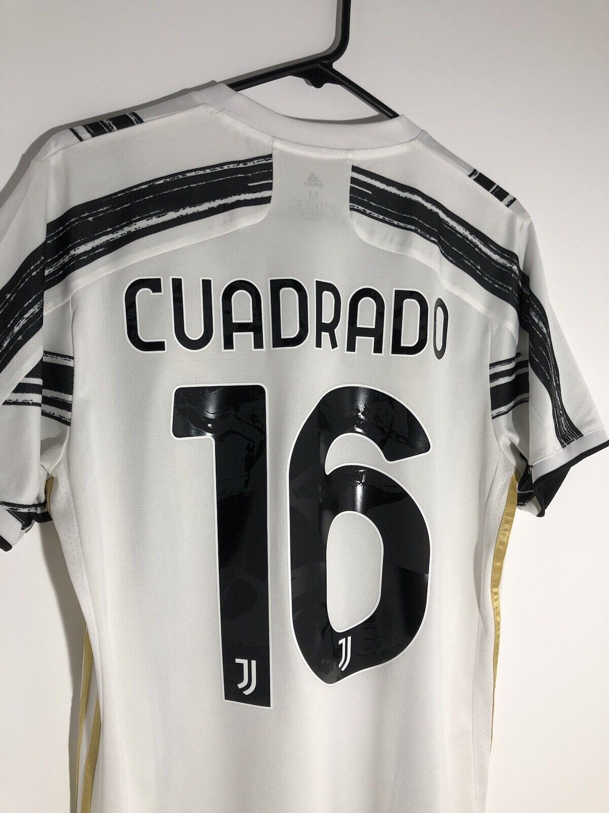 Cuadrado #16 Juventus 2020/21 Medium Home Shirt Adidas Excellent Conditio EI9894