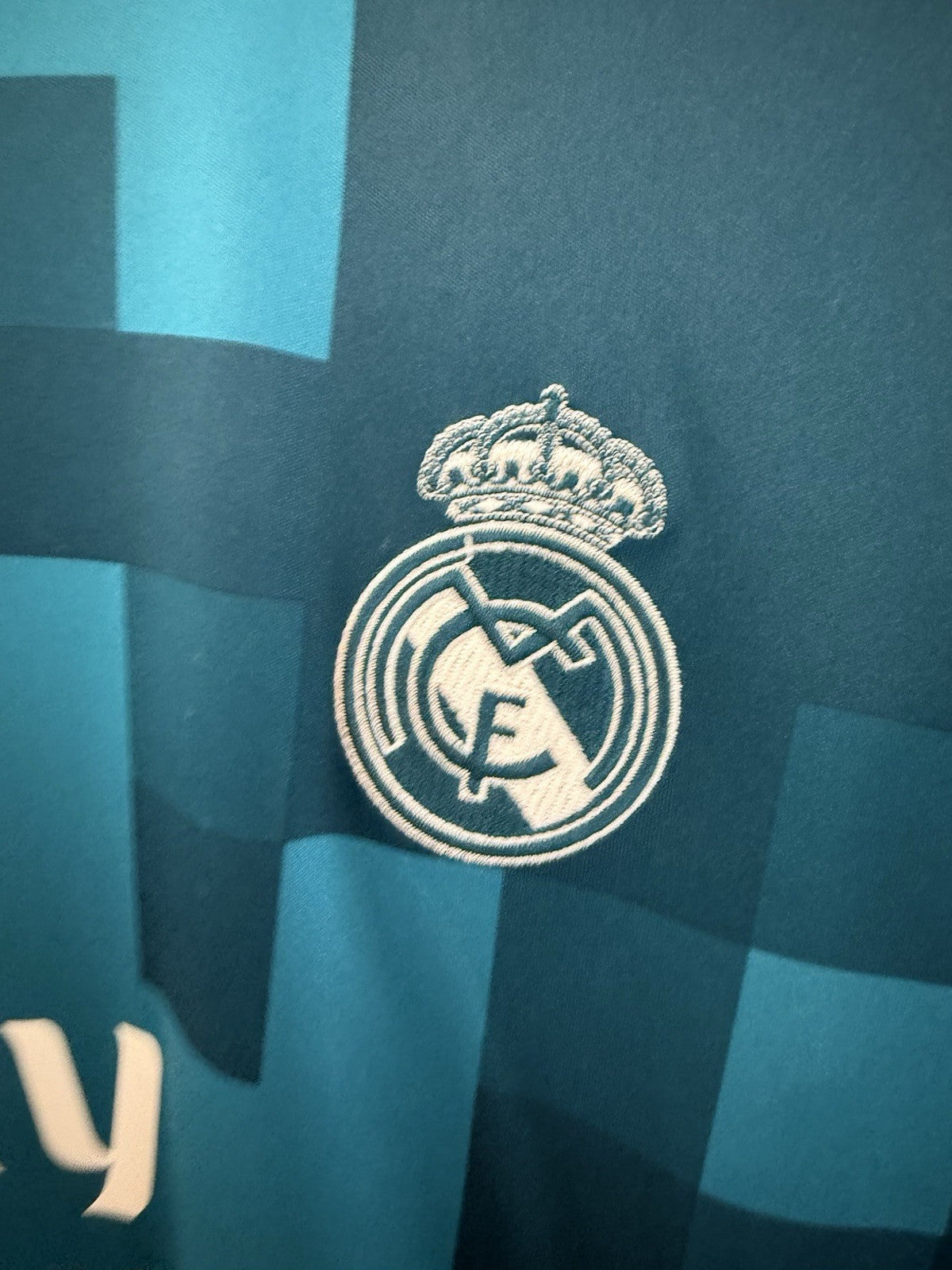 Real Madrid Modric #10 2017/18 Medium Away Shirt Excellent Condition BR3539