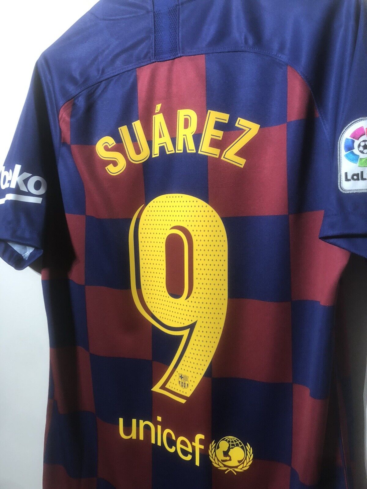 Suarez #9 Barcelona Medium 2019/20 Home Football Shirt Nike Excellent Condition