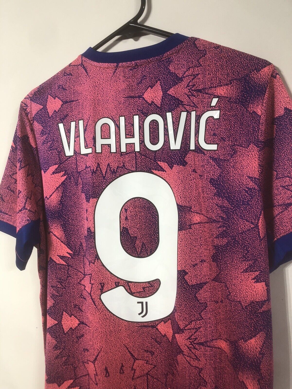 Vlahovic #9 Juventus 2022/23 Medium 3rd Football Shirt Adidas BNWT