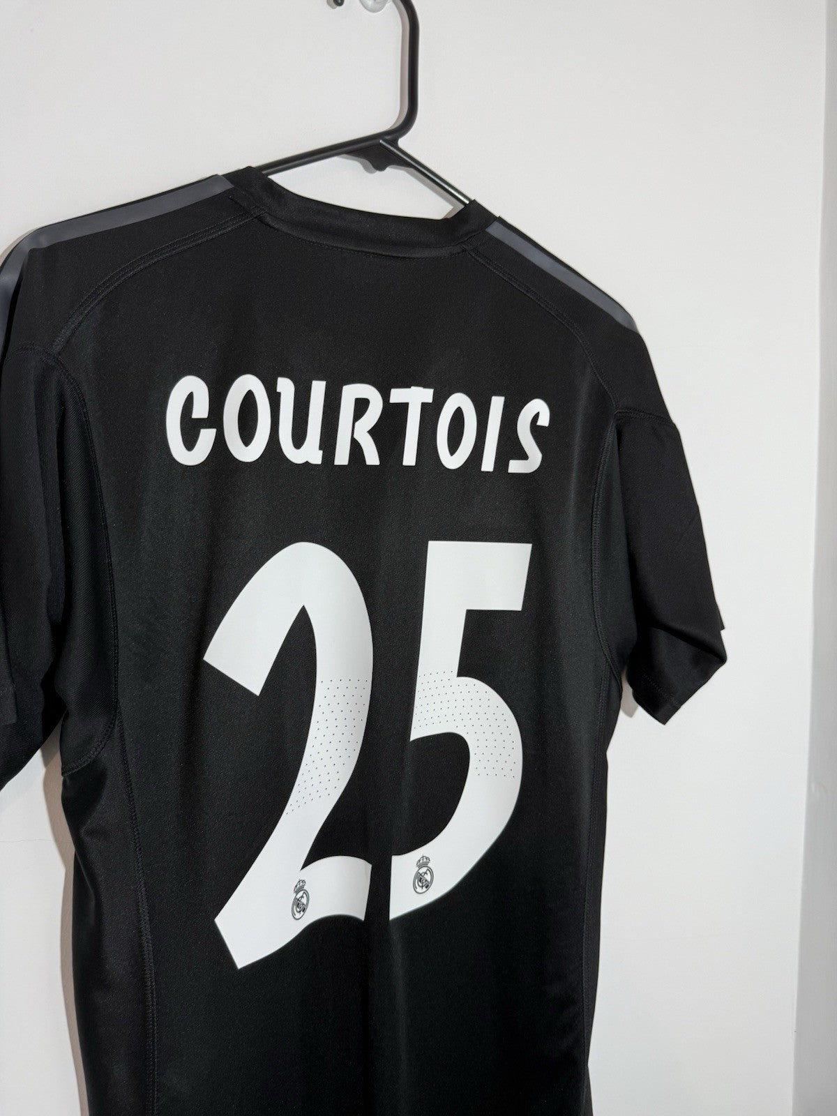 Real Madrid Courtois #25 2018/19 Medium Home GK Shirt Excellent Condition CG0564