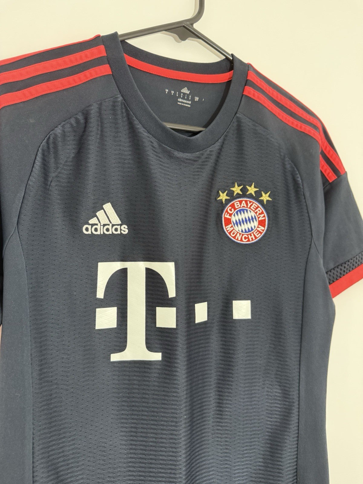 Bayern Munich 2015/16 Small 3rd Shirt Excellent Condition AA5222