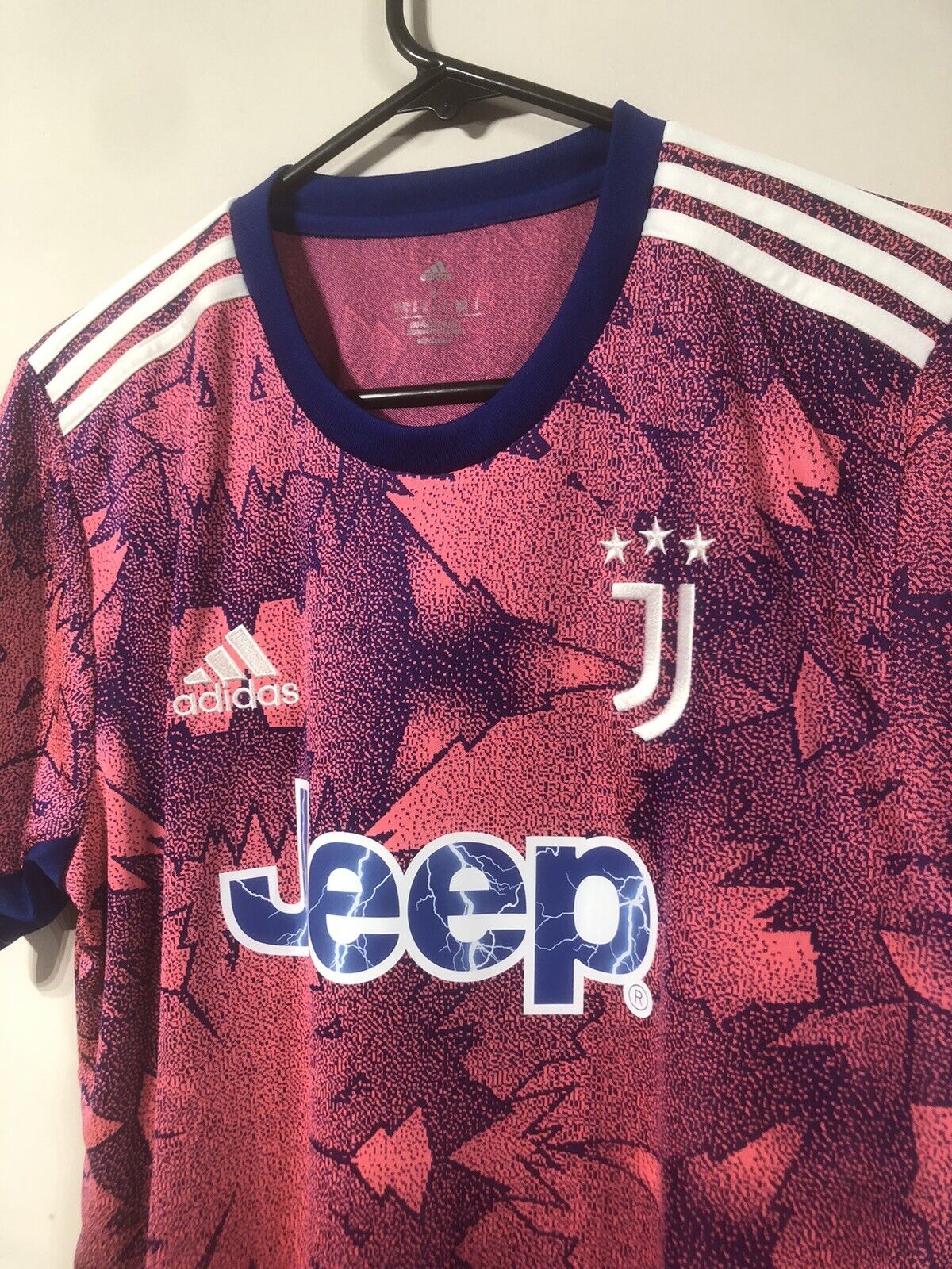 Vlahovic #9 Juventus 2022/23 Medium 3rd Football Shirt Adidas BNWT