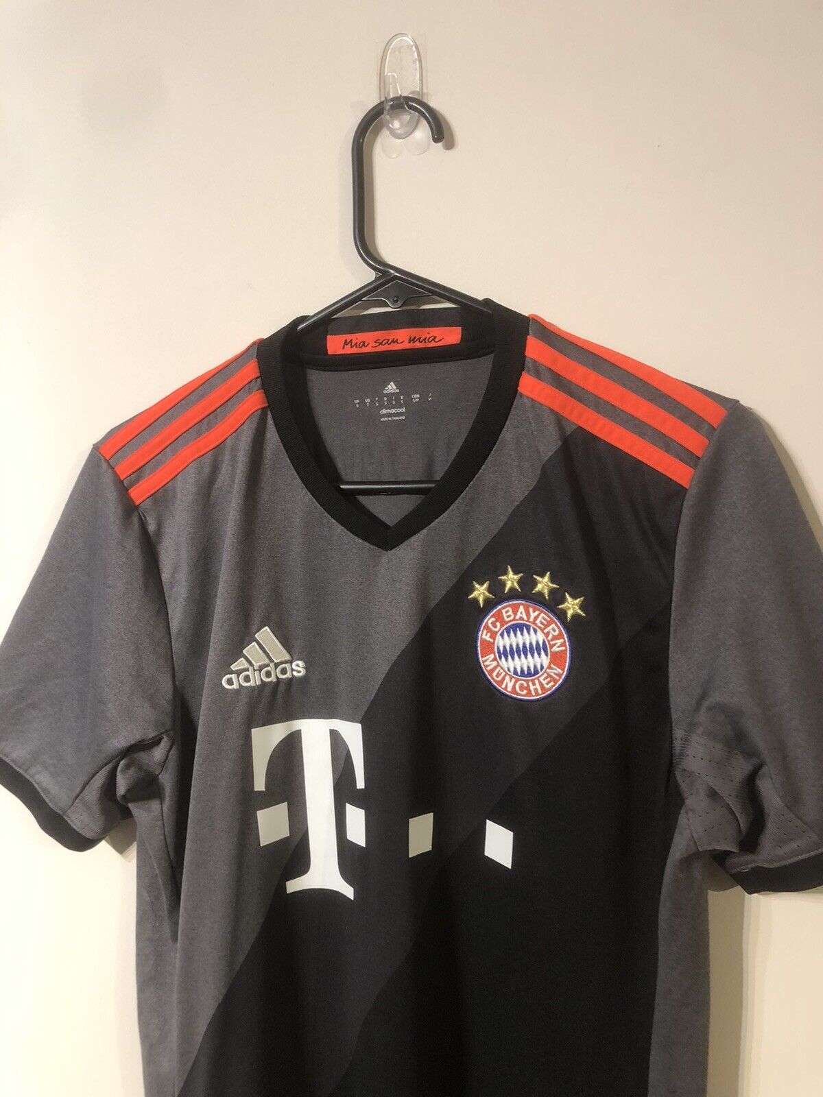 Lewandowski #9 Bayern Munich 2016/17 Small Away Football Shirt V Good Condition