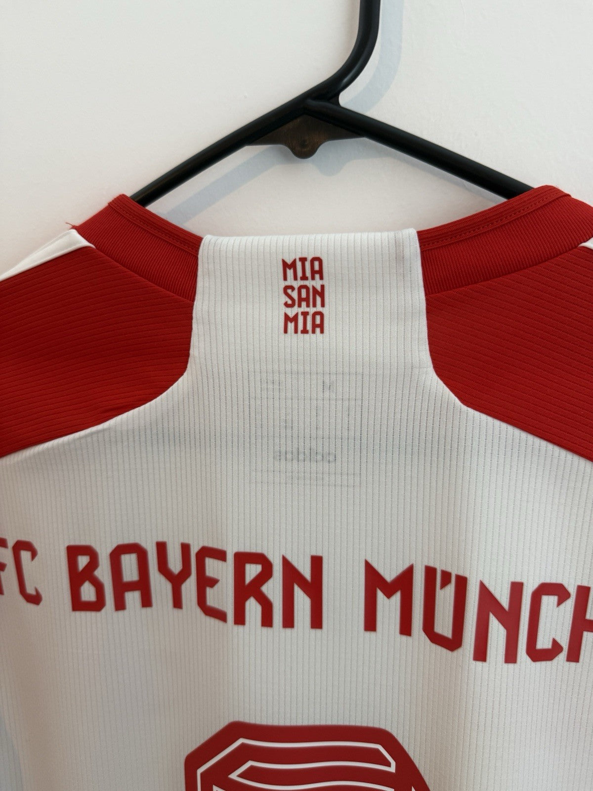 Bayern Munich Goretzka #8 2023/24 Medium LS Home Shirt Excellent Condition