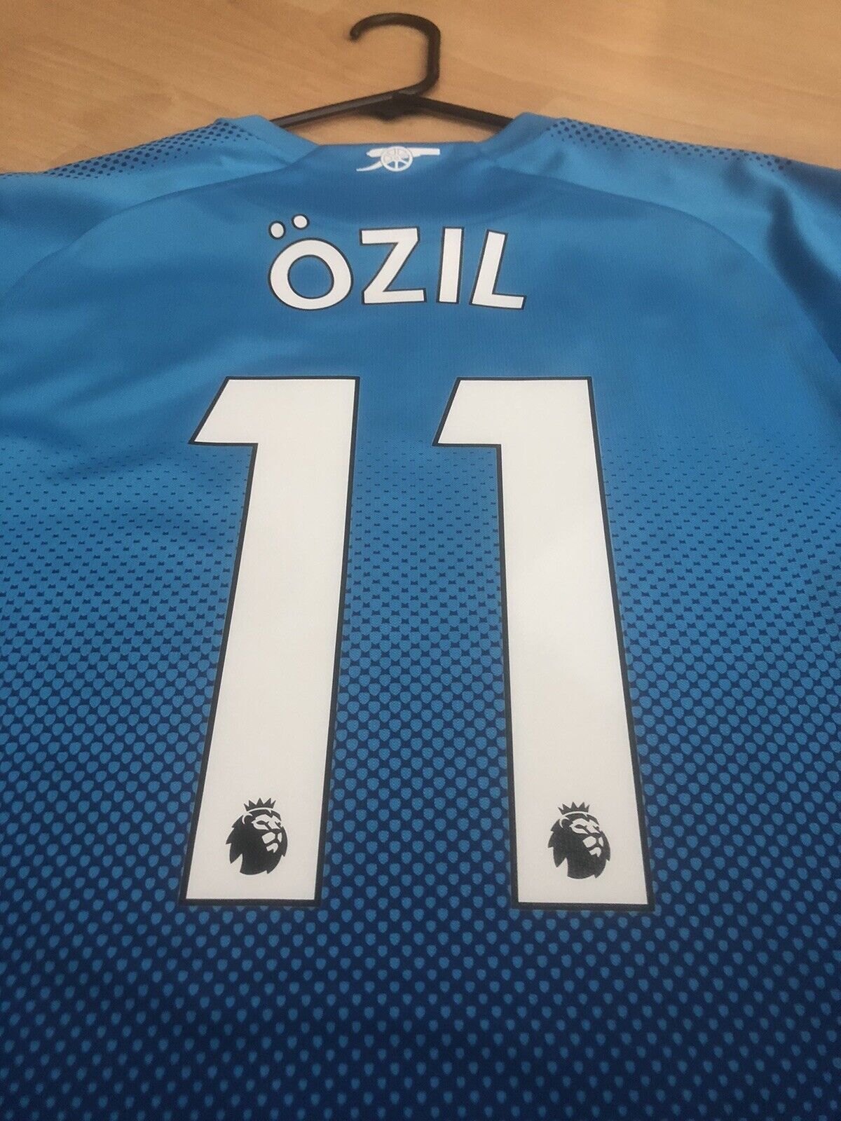 Ozil #11 Arsenal 2017/18 Small Away Shirt Puma Excellent Condition 751512