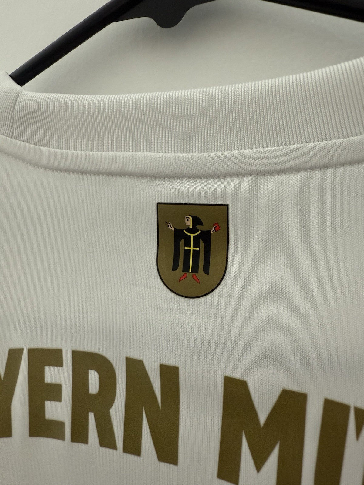 Bayern Munich Davies #19 2022/23 Medium Away Excellent Condition H13886