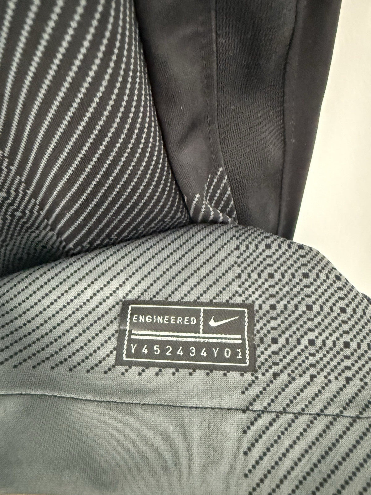 Liverpool A. Becker #1 2021/22 Medium 3rd GK Excellent Condition DB2559-011