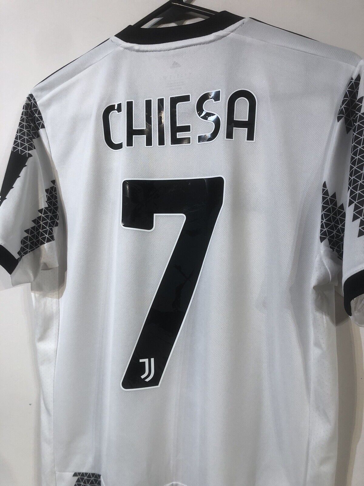 Chiesa #7 Juventus 2022/23 Small Home Football Shirt Adidas Excellent Condition