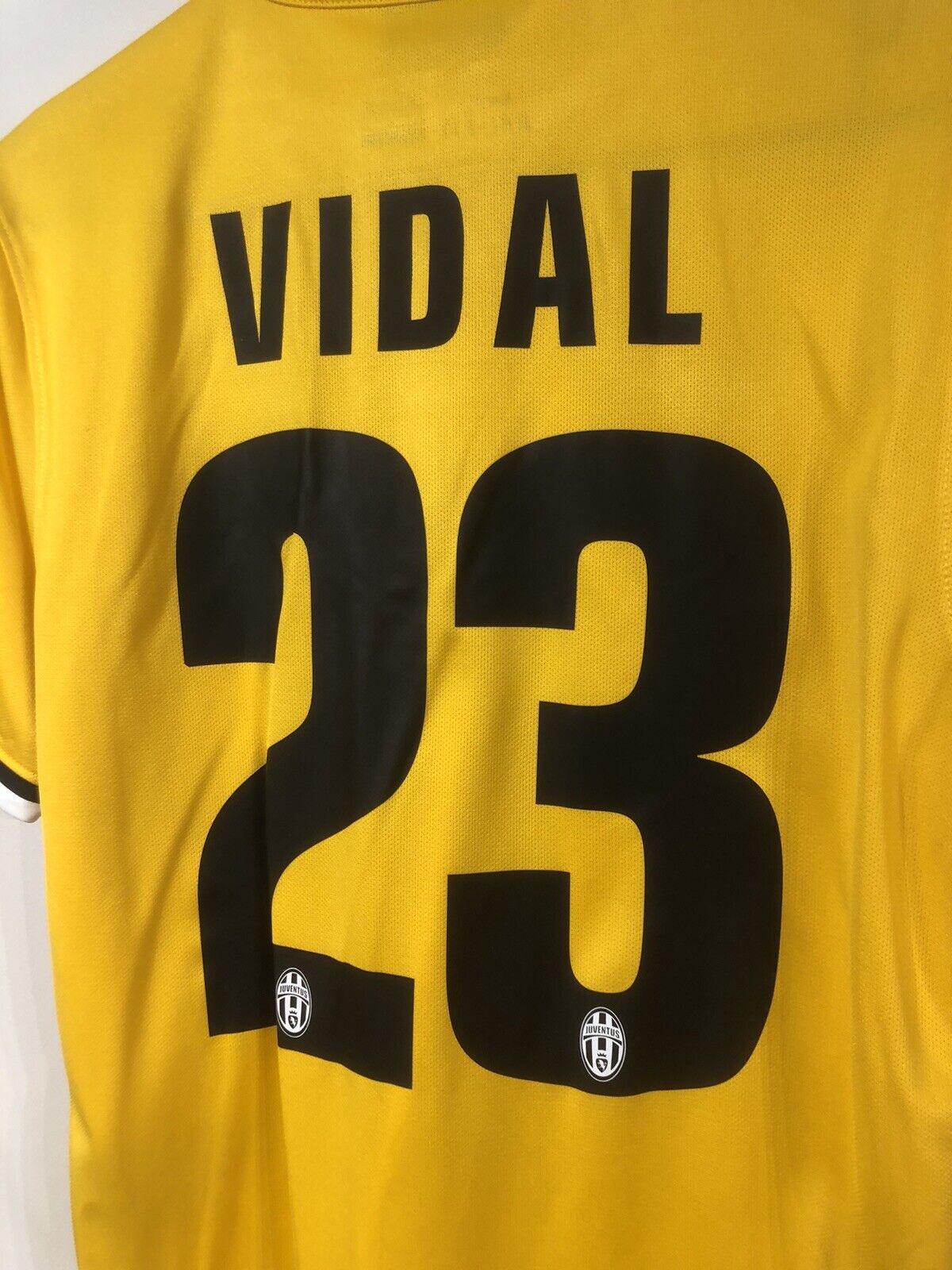 Vidal #23 Juventus 2013/14 Away Small Football Shirt Nike Very Good Condition