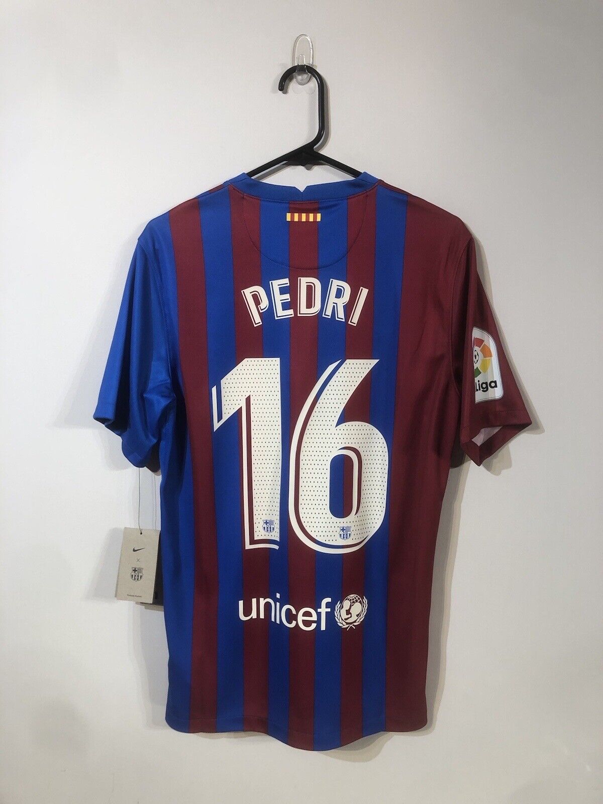Pedri #16 Barcelona Medium 2021/22 Home Football Shirt Jersey Nike BNWT