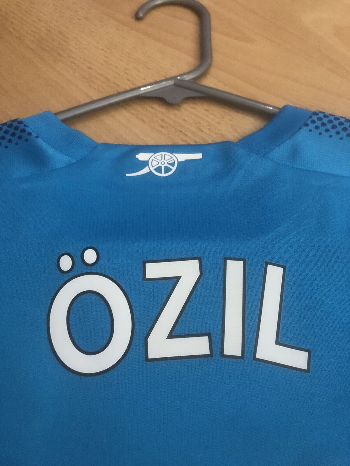 Ozil #11 Arsenal 2017/18 Medium Away Shirt Puma Excellent Condition 751512