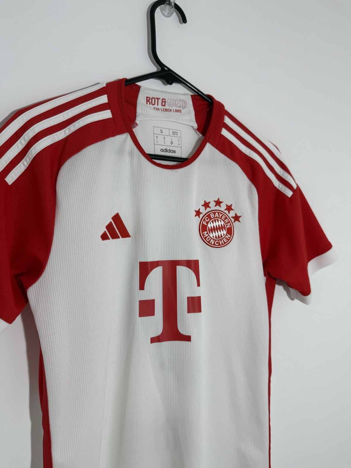 Bayern Munich Kane #9 2023/24 Small Home Shirt Excellent Condition IJ7442
