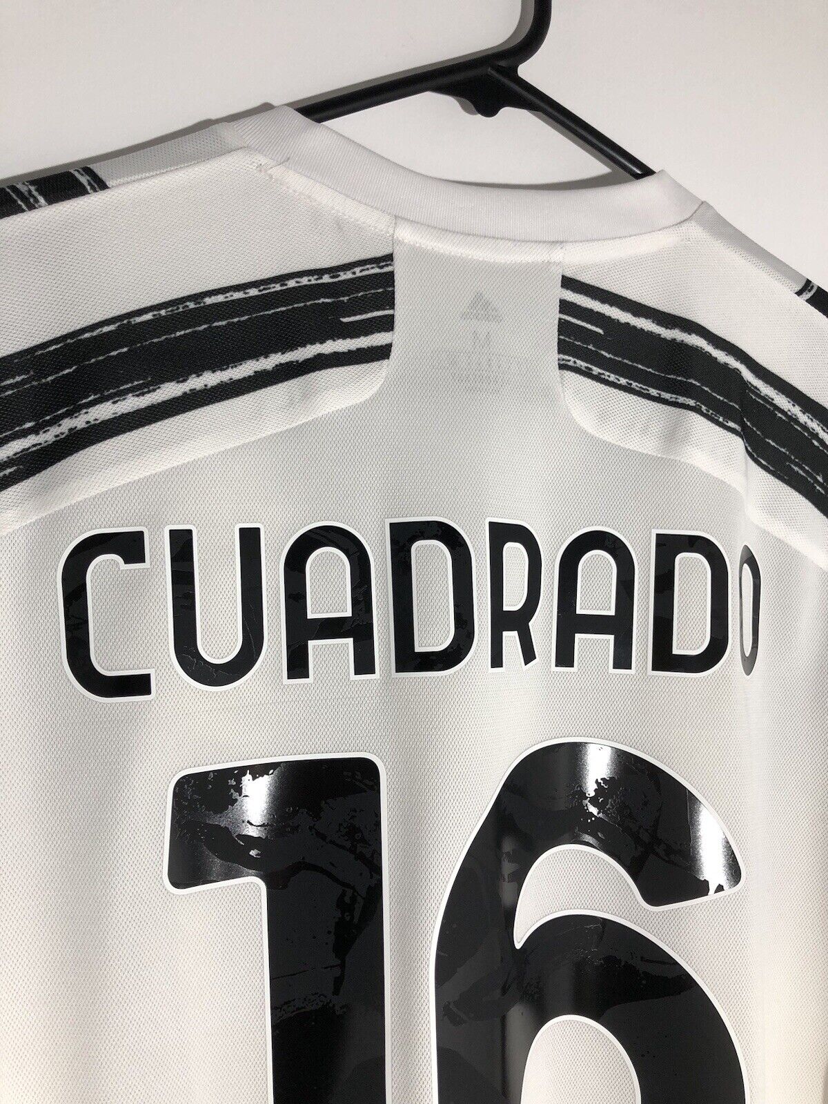 Cuadrado #16 Juventus 2020/21 Medium Home Shirt Adidas Excellent Conditio EI9894