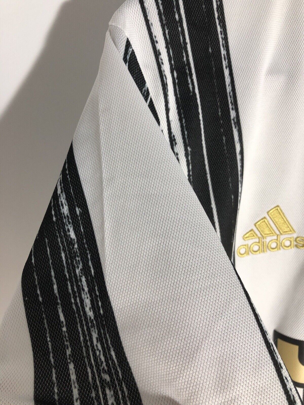 Cuadrado #16 Juventus 2020/21 Medium Home Shirt Adidas Excellent Conditio EI9894