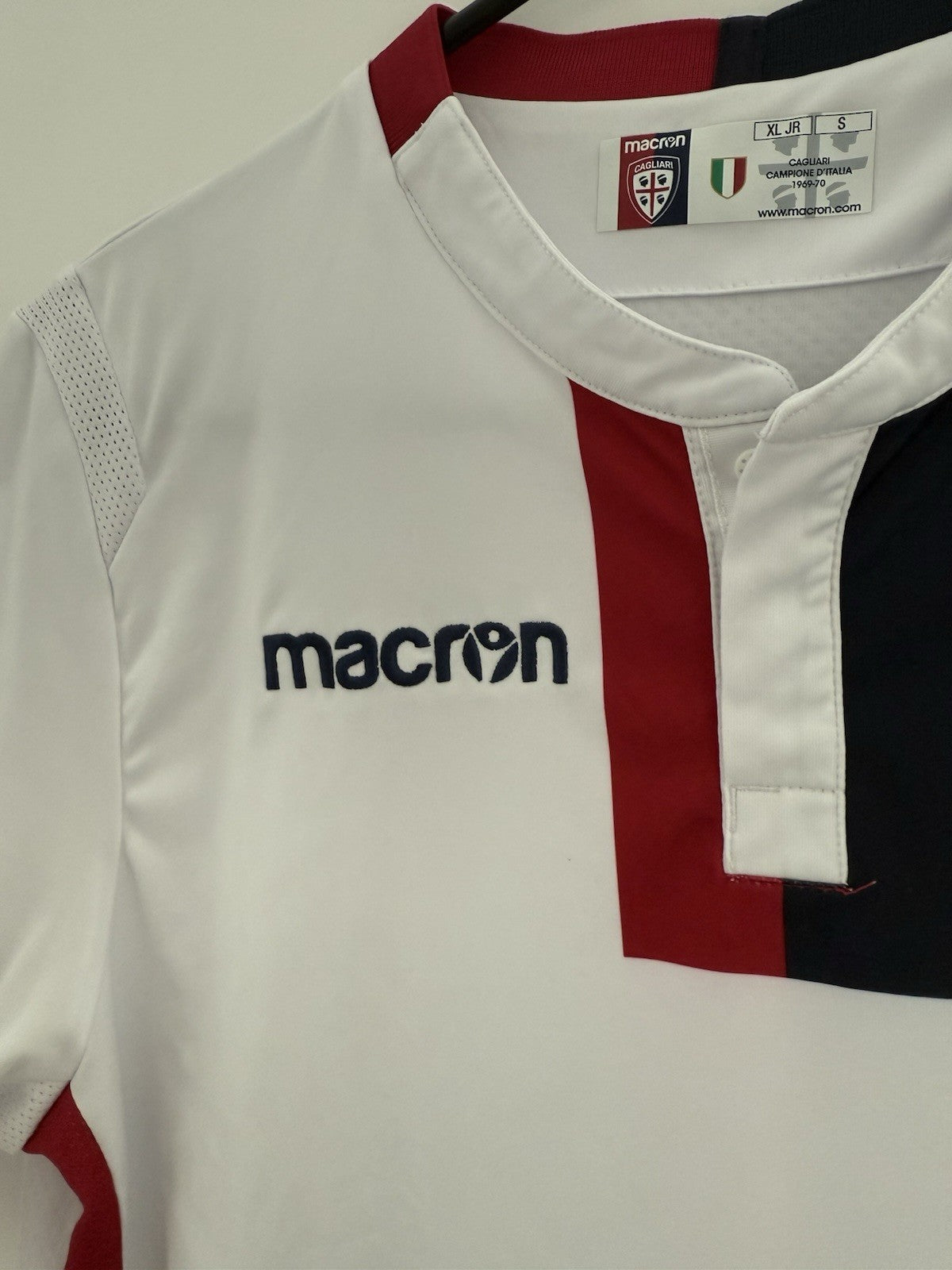 Cagliari Calcio 2018/19 Small Away Shirt Macron Excellent Condition