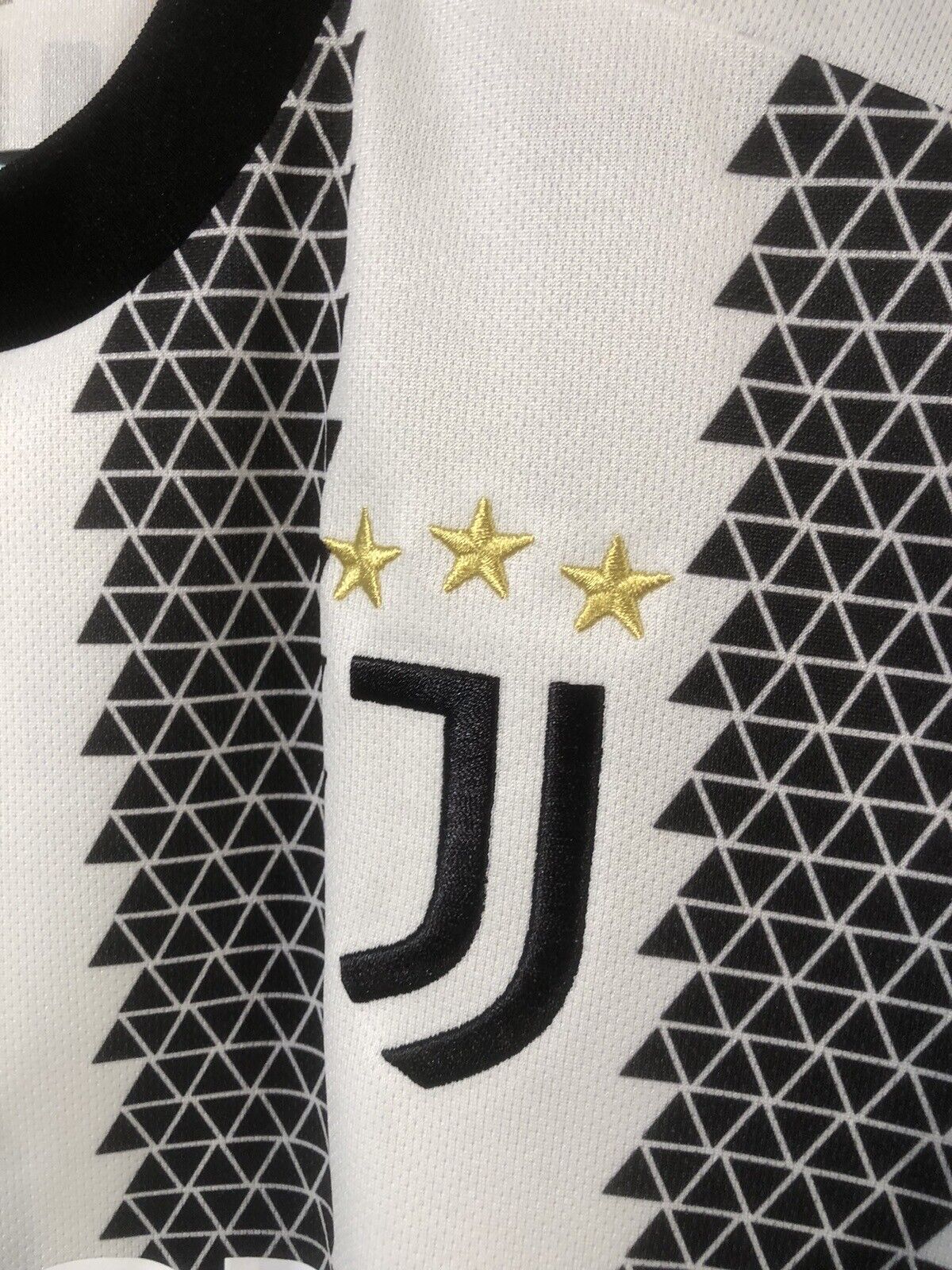 Chiesa #7 Juventus 2022/23 Small Home Football Shirt Adidas Excellent Condition
